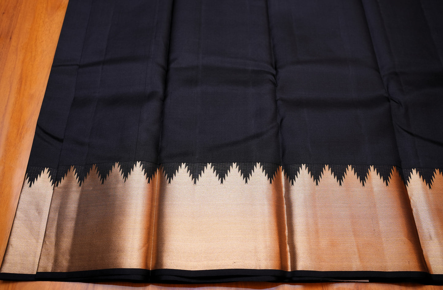 BLACK TEMPLE BORDER KANCHIPURAM SILK SAREE
